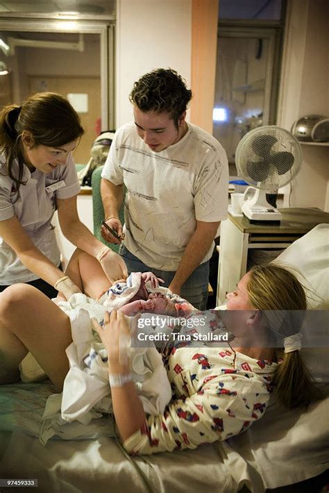 A teenage mother giving birth to her second child in hospital. The... News Photo - Getty Images