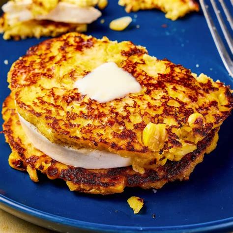 Cachapas Con Queso De Mano (Venezuelan Cheese-Filled Corn Cakes ...