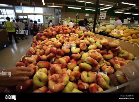 Asian supermarket hi-res stock photography and images - Alamy