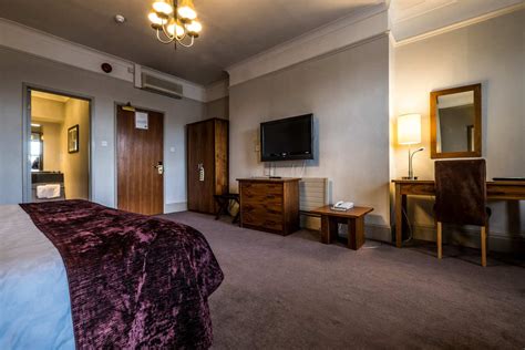 Comfortable hotel rooms near Wembley — The Bridge Hotel