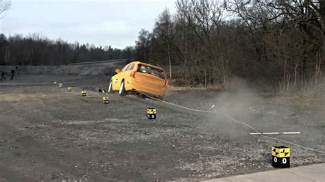 Run-off road crash test – Volvo Cars - YouTube