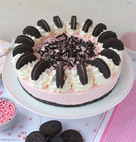 Strawberry Oreo Cheesecake (No Bake) - The Baking Explorer