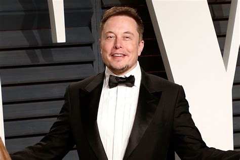 Elon Musk Can’t Stop Throwing Shade at Apple | Vanity Fair