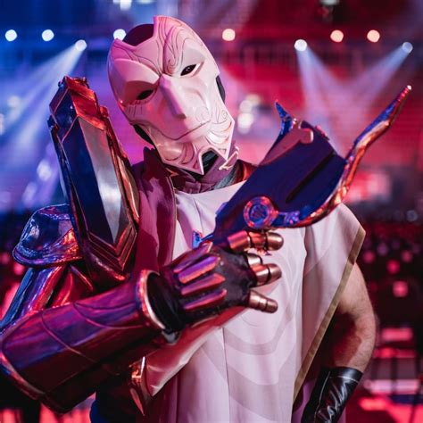 Pin de Isa em Jhin cosplay | League of legends, Cosplay, Jhin the virtuoso