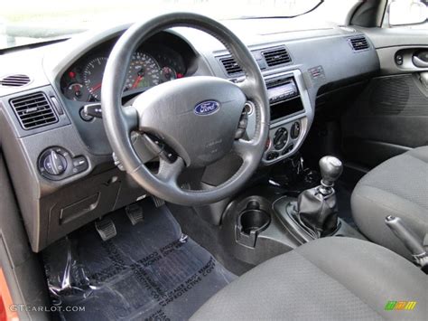 Charcoal/Charcoal Interior 2005 Ford Focus ZX5 SE Hatchback Photo ...