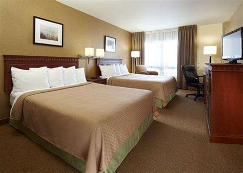 Quality Inn & Suites Montreal Airport Dorval, QC - See Discounts