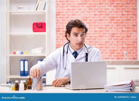 The Young Doctor Working in Hospital Stock Photo - Image of consulting, care: 143939674