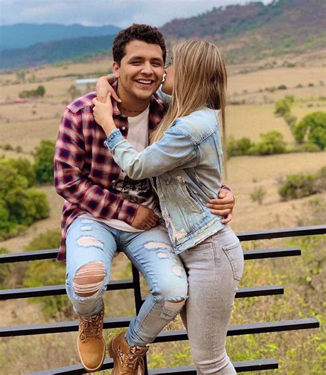 Christian Nodal conquistó a su novia por Instagram - Ana María Canseco