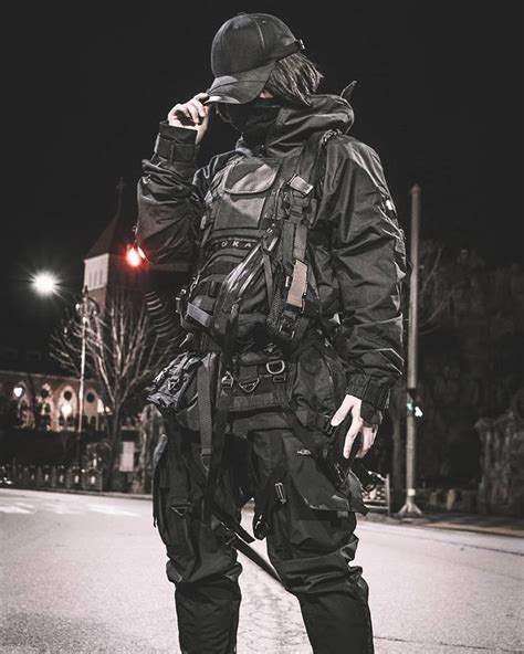 TECHWEAR / CRØWN (@techwear_crown) • Fotos e vídeos do Instagram | Cyberpunk fashion, Techwear ...