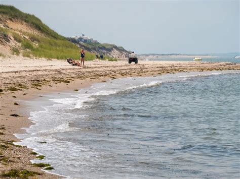 8 Beautiful Nantucket Beaches You'll Want to Visit