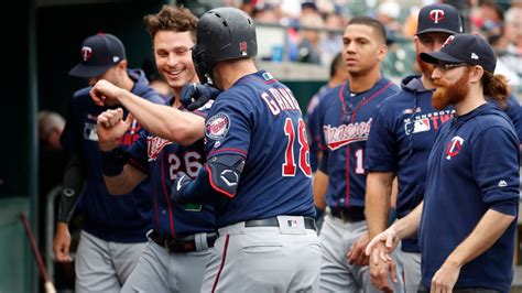 Twins break MLB record with 268th HR of season - ESPN