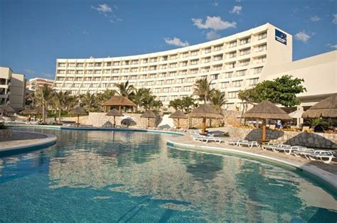 Main pool with Main Tower | Grand park royal cancun, Vacation ...