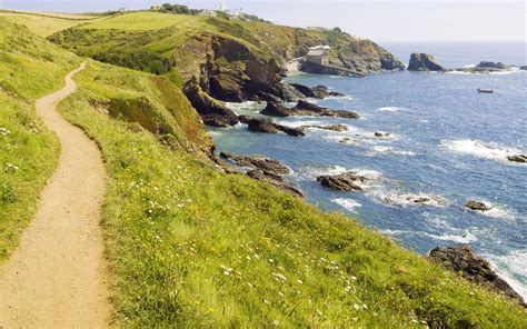 10 Best Coastal Walks and Hikes in Cornwall, UK - Goats On The Road