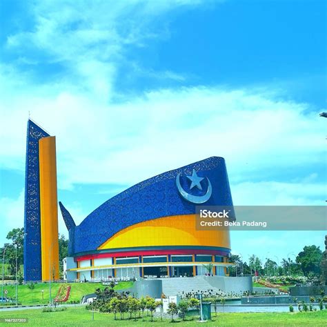 The Tanjak Batam Mosque Stock Photo - Download Image Now - Architecture ...