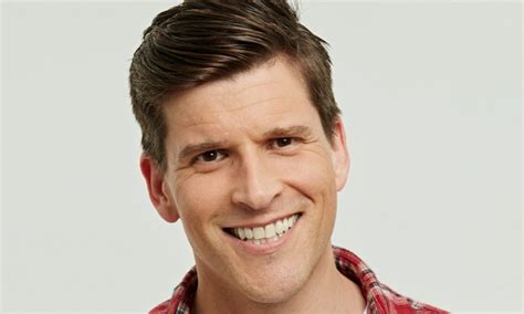 Osher Günsberg waves goodbye to Hit105