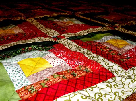 Log cabins are so easy ... I've made two quilt using the pattern. | Quilts, Pattern, Holiday decor