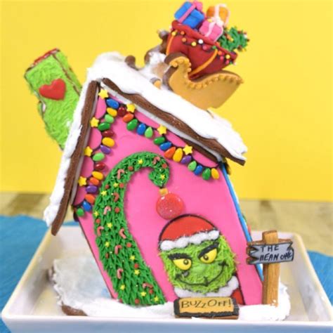 Haniela's - Hani Bacova on Instagram: “Grinch Gingerbread House. Your ...