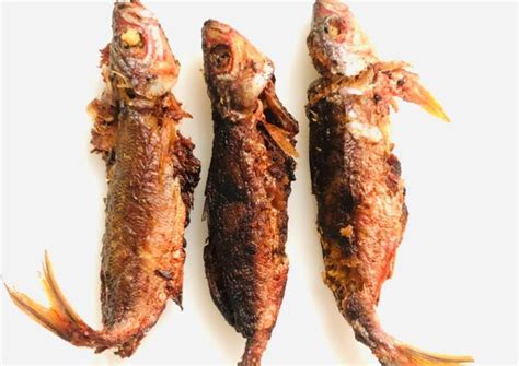 Crispy Fried Small Fish - Filipino Style Recipe by SpottedByD - Cookpad