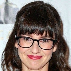 Katie Crown - Age, Family, Bio | Famous Birthdays