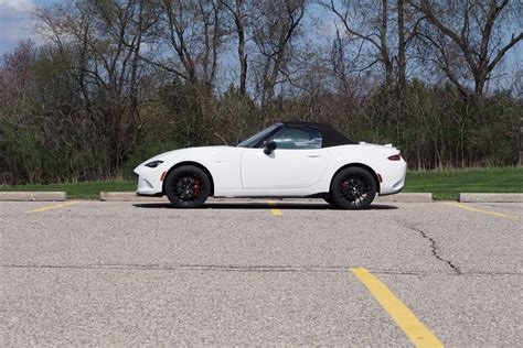 The Mazda MX-5 Miata is as joyful to drive as ever - CNET