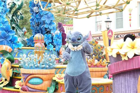 Stitch at disney parade editorial stock image. Image of tarvel - 22520024