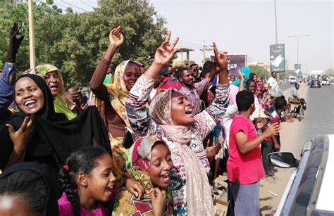 Photos: Sudan Protests Lead to the Removal of President Omar al-Bashir ...