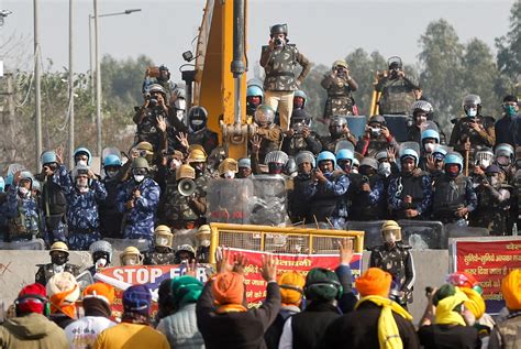 Indian farmers plan to enter New Delhi to intensify protests | Reuters