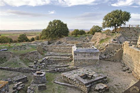 Discover Troy and its unique archaeological site - Discover the World