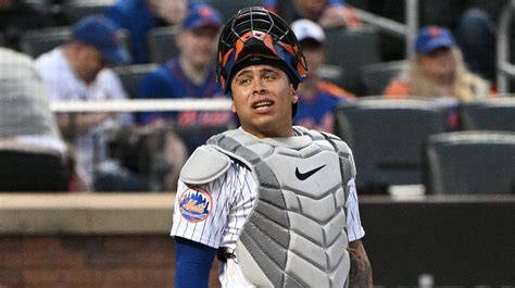 Mets' Alvarez a master at stealing strikes behind plate - Newsday