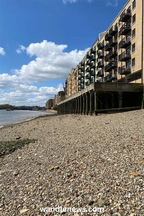 The Prospect of Whitby Beach on the River Thames