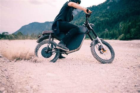 This Tiny Electric Motorcycle Could Be the Perfect Commuter Bike | Gear ...