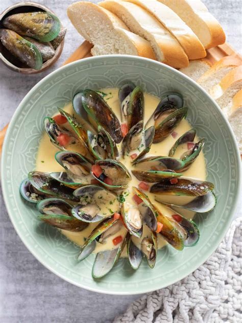 Mussels in white wine cream sauce - A Tasty Kitchen