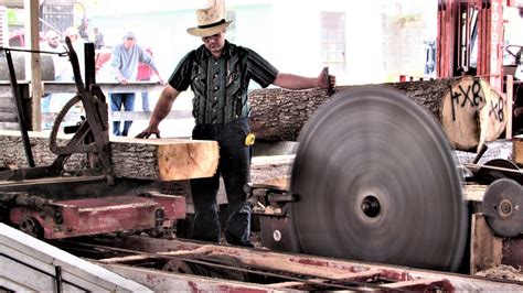 Steam tractor running antique sawmill Sawmills in action Rough & Tumble ...