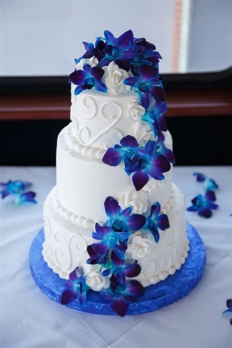 Wedding Cakes With Light Blue Flowers - The Perfect Combination - jenniemarieweddings