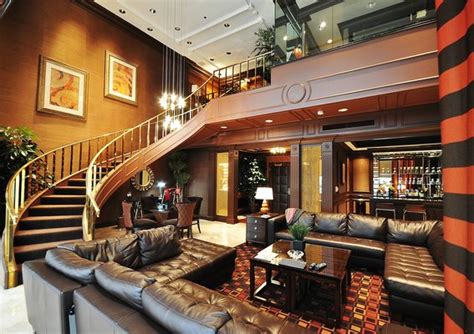 Vegas Hotel Suite for photography shots….need opinions!