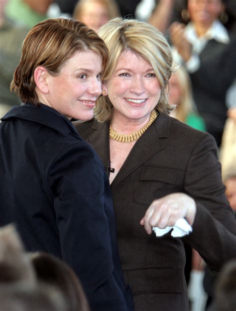 Is Martha Stewart married and who's her daughter Alexis?