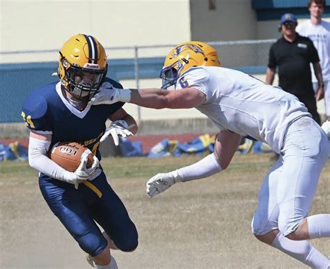 High school football season kicks off on the North Shore - North Shore News