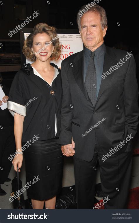 Annette Bening & Husband Warren Beatty At The World Premiere Of Her New ...