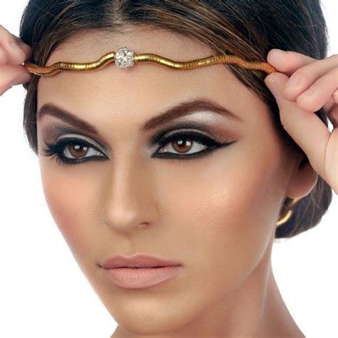 Cleopatra makeup inspiration. Brown gold smokey eye. Makeup for brown ...