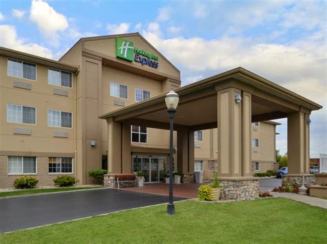 Holiday Inn Express & Suites St. Joseph Hotel by IHG