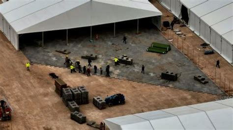 Tent processing center for migrants going up in El Paso | CNN