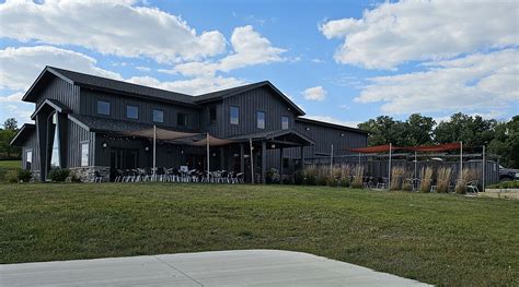 Covered Bridges Winery (Winterset, IA) Review - The Food and Drink Guy