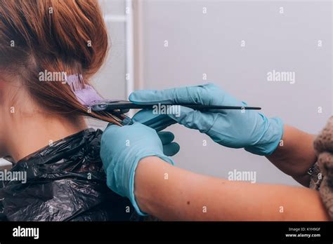 Professional hairdresser dyeing hair of her client in salon. Selective focus Stock Photo - Alamy