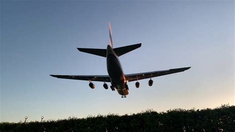 Antonov AN-124 landing at East Midlands Airport - YouTube