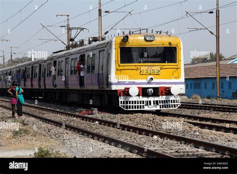 Calcutta kolkata india train station hi-res stock photography and ...