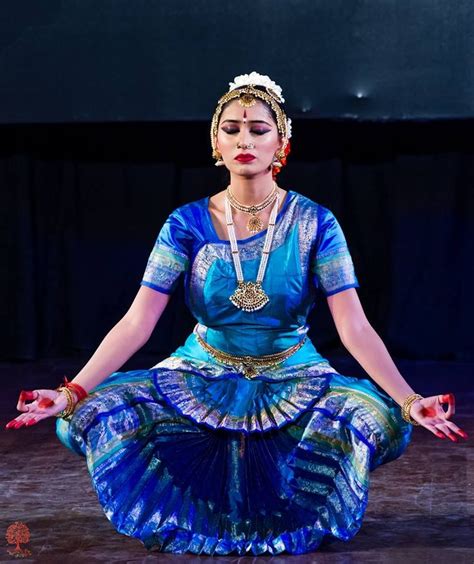 World renowned and #Padmavibhushan awardee Yamini Krishnamurthy presents "Bharatanatyam ...