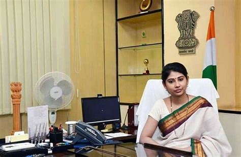 Smita Sabharwal IAS: First Lady IAS Appointed to Chief Minister Office