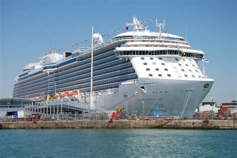 SOUTHAMPTON and its Cruise Ships