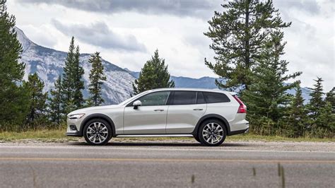 2020 Volvo V60 T5 AWD Cross Country Makes A Strong First Impression | Torque News