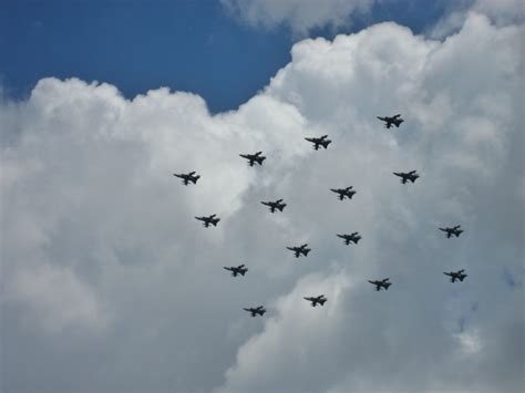 RAF Flypast | Fighter jets in diamond formation over London | Military photography, Fighter jets ...